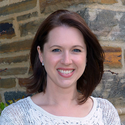Amy Holder headshot