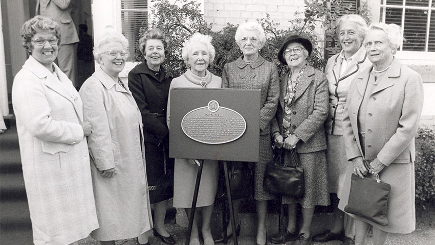 Black and white photo of alumni at the dedication of Coverley House.