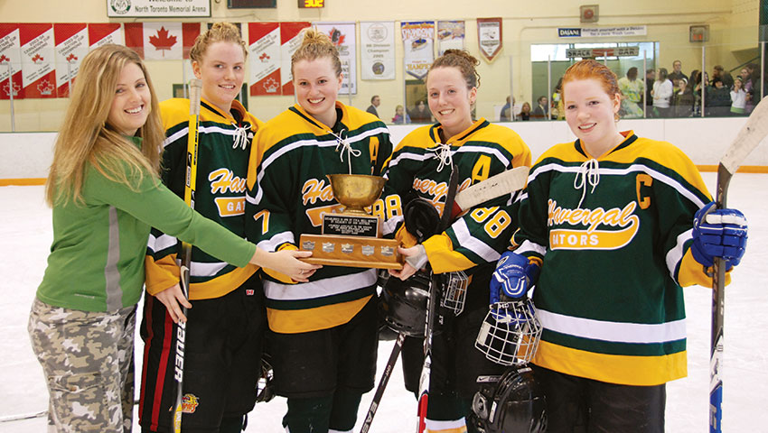 The 2009 Hockey team with the Hewitt Cup.