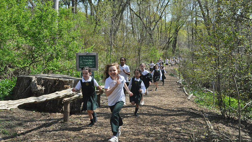 Junior School students running along the Lisa Hardie Trail.