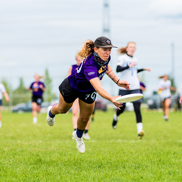 Britney Dos Santos catching a Frisbee.