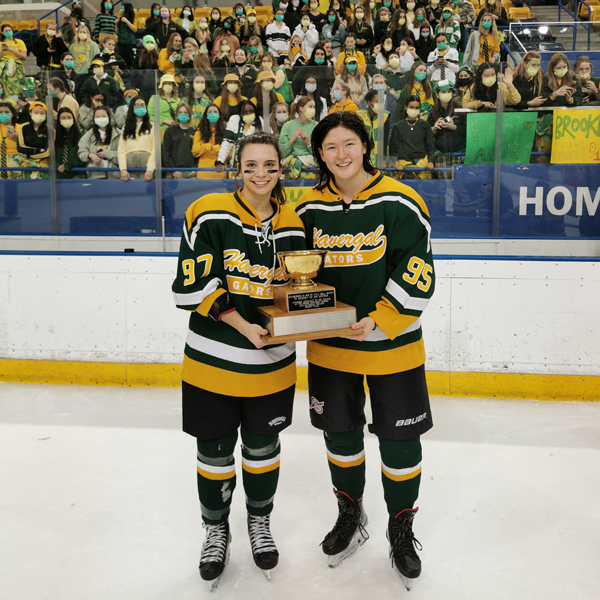 Piper and Beats with the Hewitt Cup in 2022.