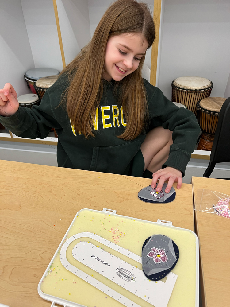 Students making art.