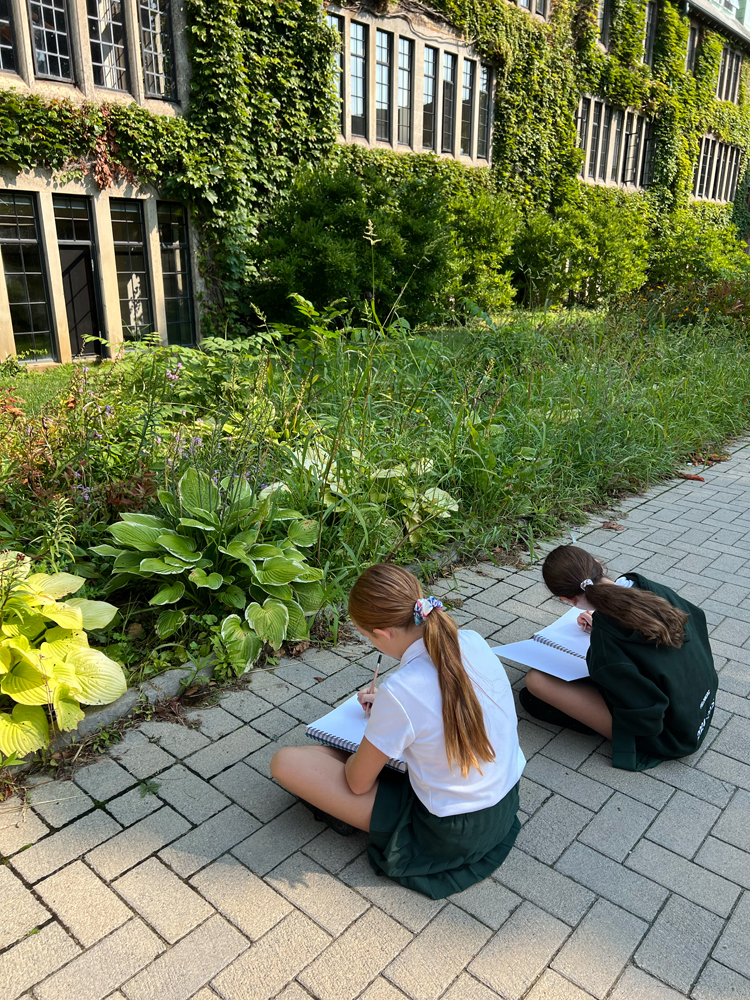 Students making art.