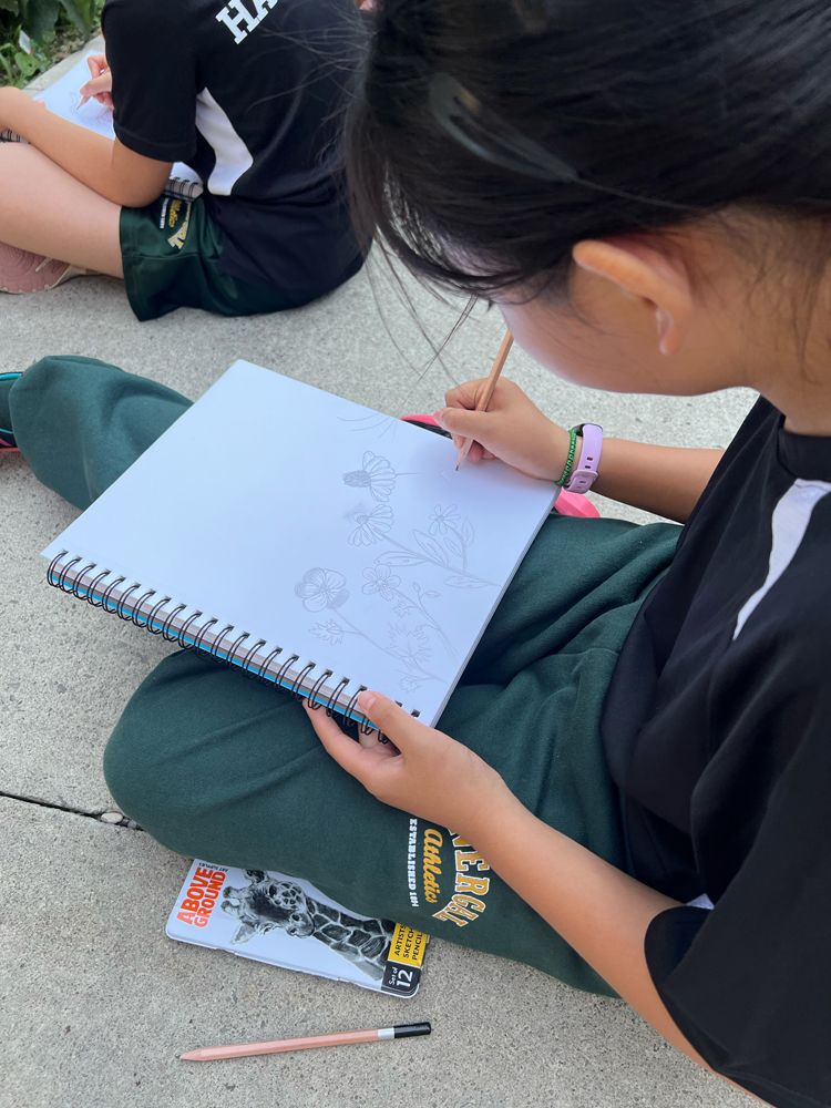 Students making art.