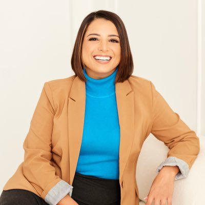 Daniella's headshot.